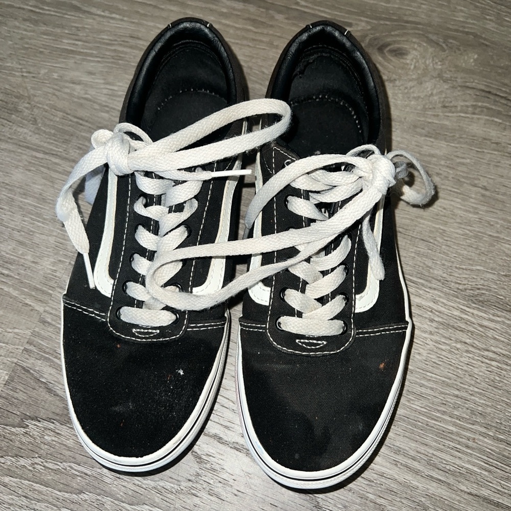 Vans off the wall Black and White Lace-Up Sneakers
